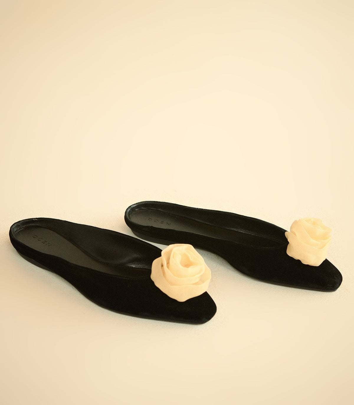 LILLIA SLIPPER -- BLACK VELVET